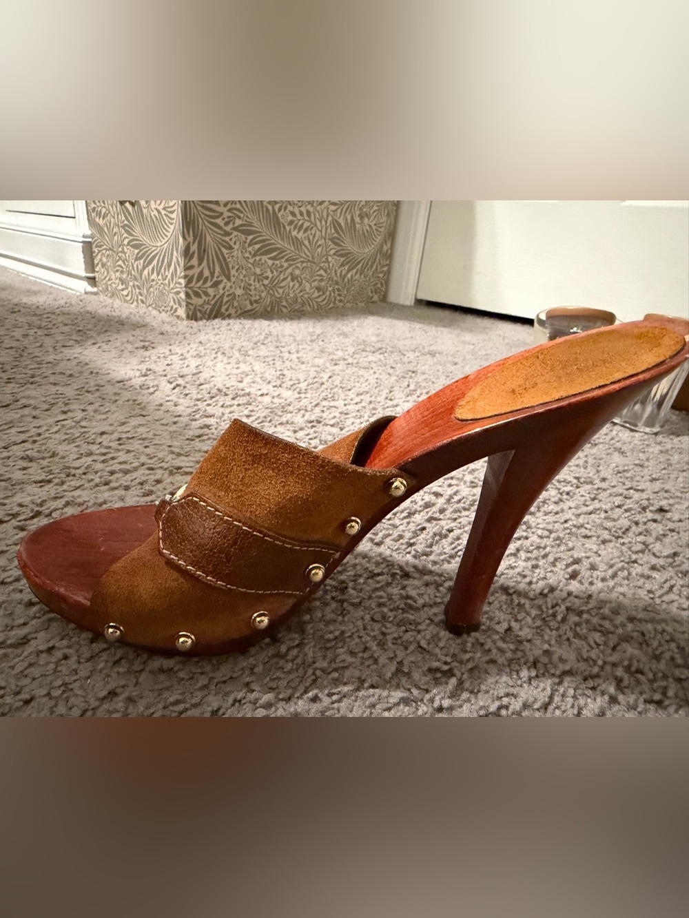 Women’s Gucci Brown Suede Horsebit Mule Sandals with Gold Hardware - Picture 2 of 10